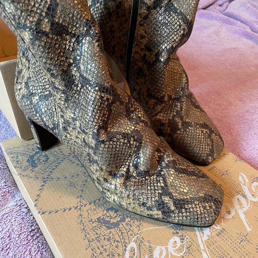 NWT Free People Sz 39 Cybill Boots